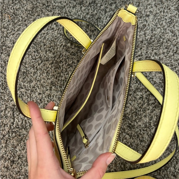 Small Kate Spade purse, rare yellow - Picture 3 of 3